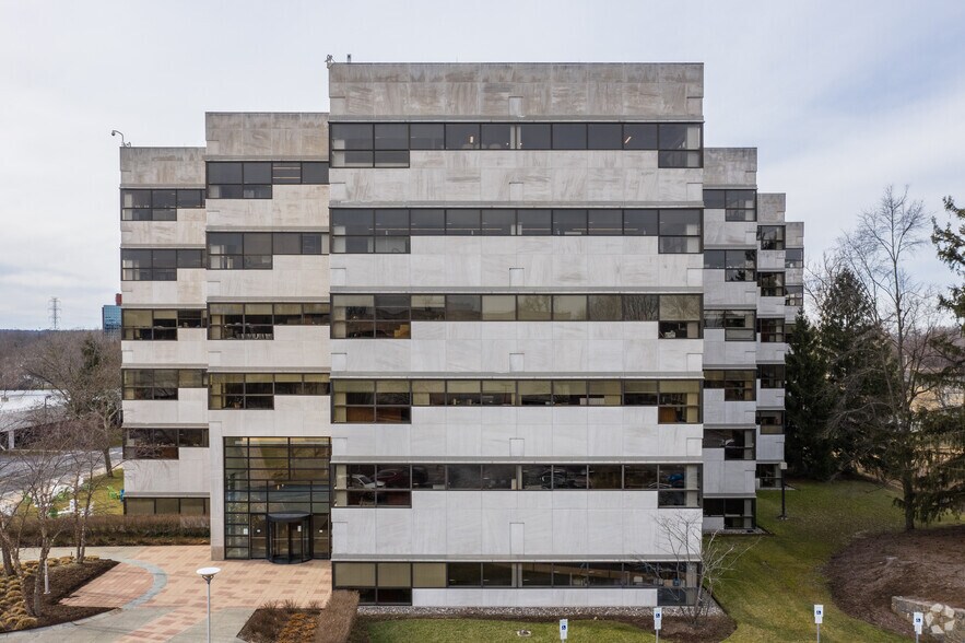 101 John F Kennedy Pky, Short Hills, NJ à louer - Photo du bâtiment - Image 2 de 5