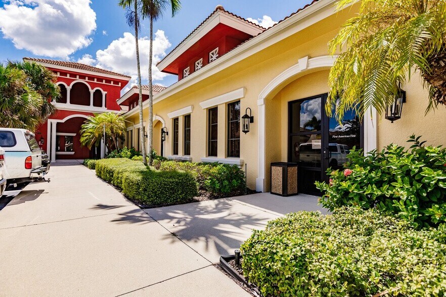9210 Estero Park Commons Blvd, Estero, FL à louer - Photo du bâtiment - Image 2 de 18