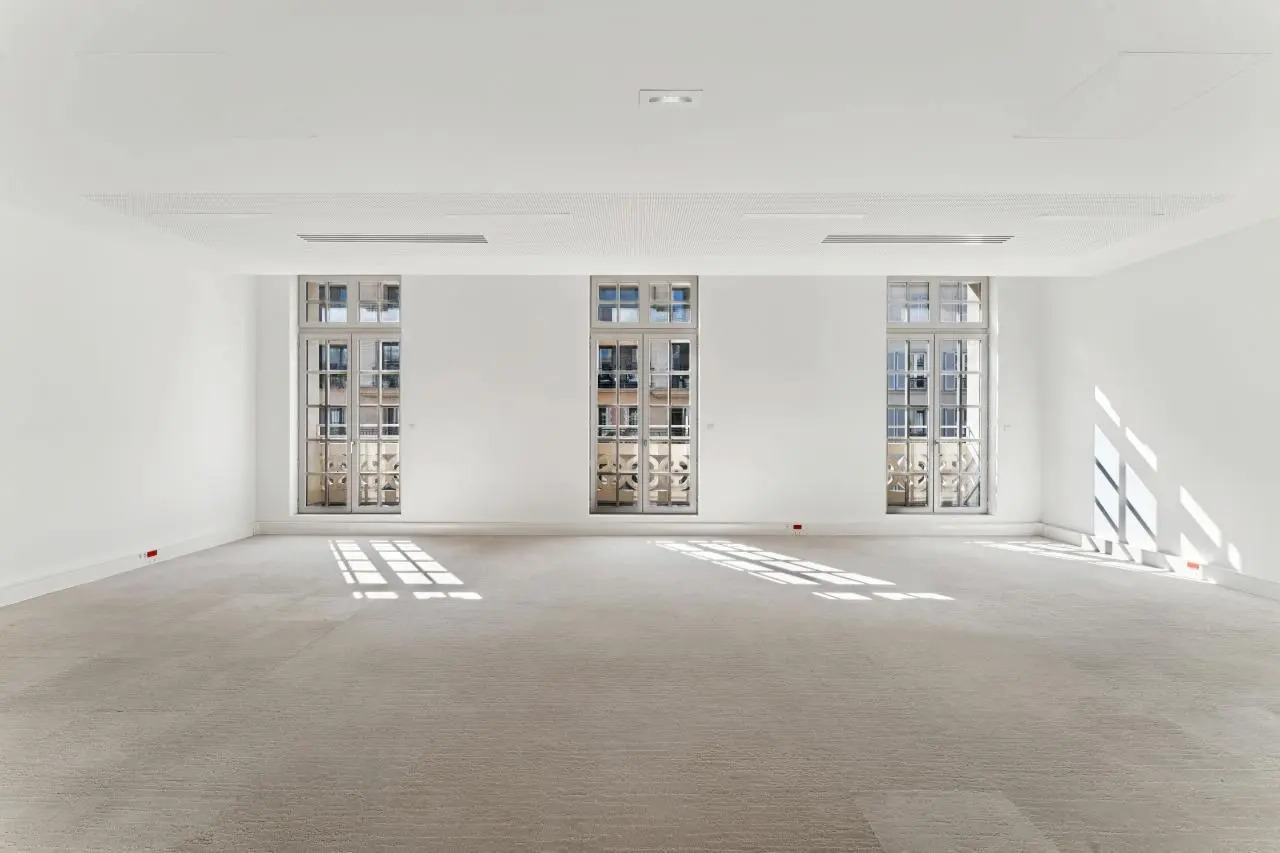 60 Rue Jouffroy D'Abbans, Paris for lease Building Photo- Image 1 of 28