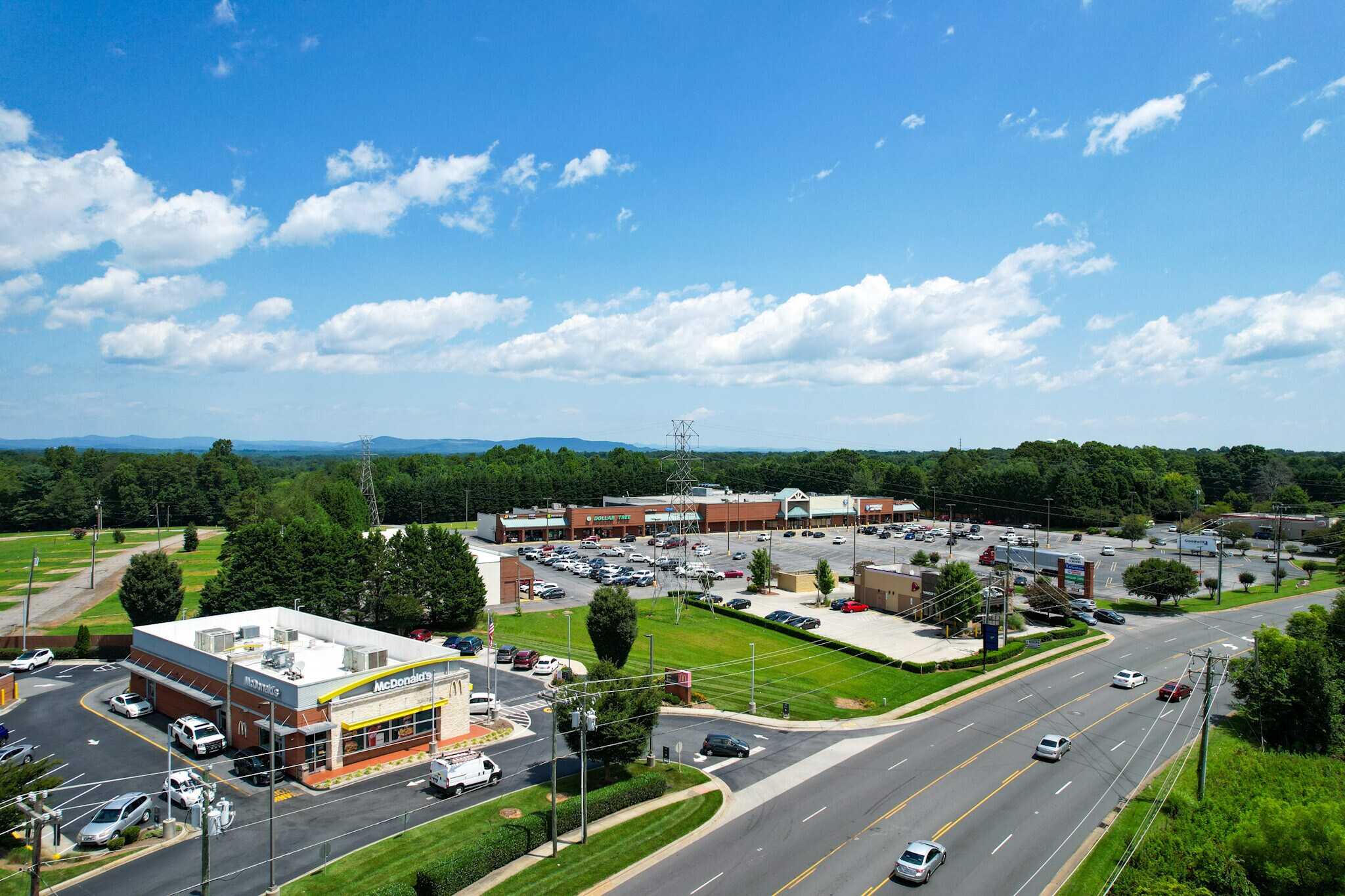 2500 Springs Rd, Hickory, NC à louer Photo du bâtiment- Image 1 de 20