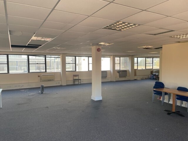 Bakers Rd, Uxbridge à louer - Photo intérieure - Image 2 de 5