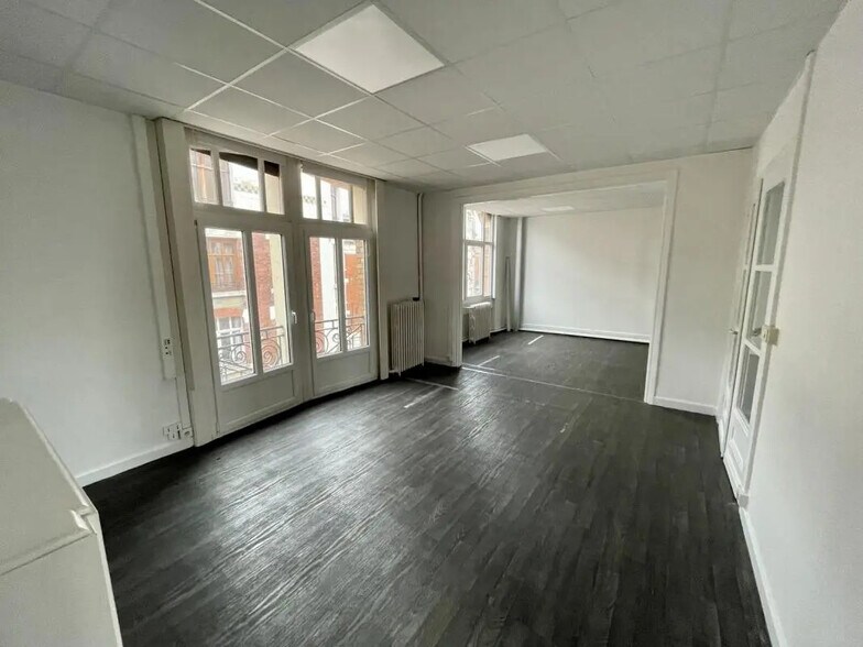 7 Rue De L'Hopital Militaire, Lille for lease - Interior Photo - Image 2 of 6