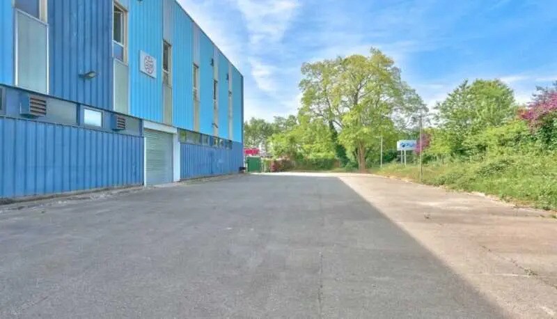 1 Rue Blaise Pascal, Chilly-Mazarin à louer - Photo du bâtiment - Image 2 de 25