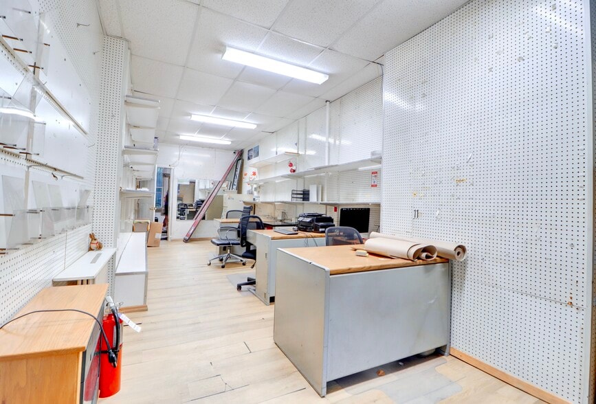 159 Nassau Ave, Brooklyn, NY for sale - Interior Photo - Image 3 of 28