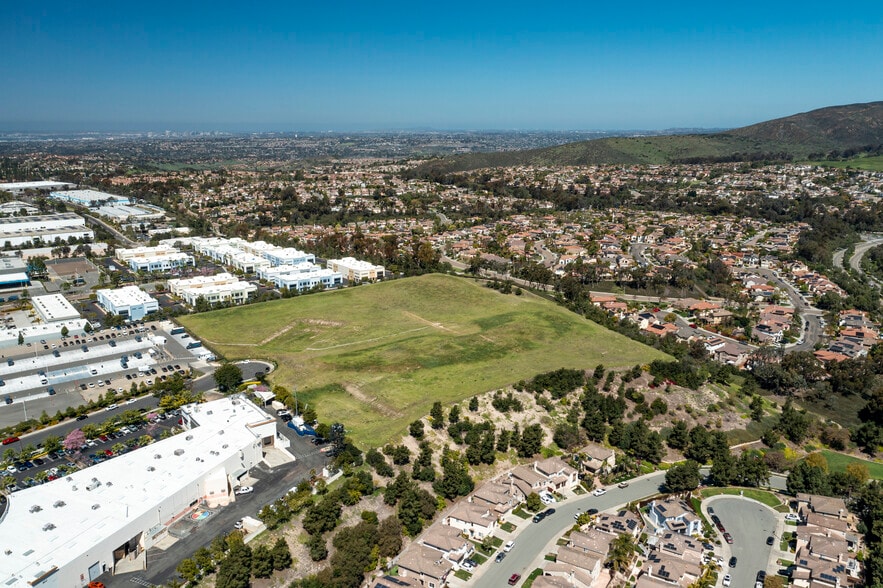 830-831 District pl, Chula Vista, CA for sale - Primary Photo - Image 1 of 2