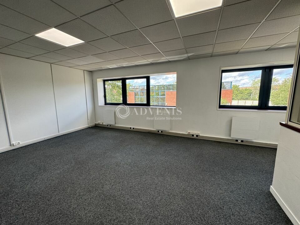 Office in Savigny-le-Temple for lease Interior Photo- Image 1 of 7