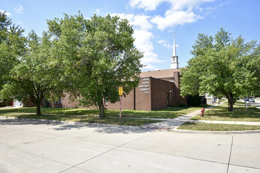 24105 Hass St, Dearborn Heights, MI for sale - Building Photo - Image 2 of 16