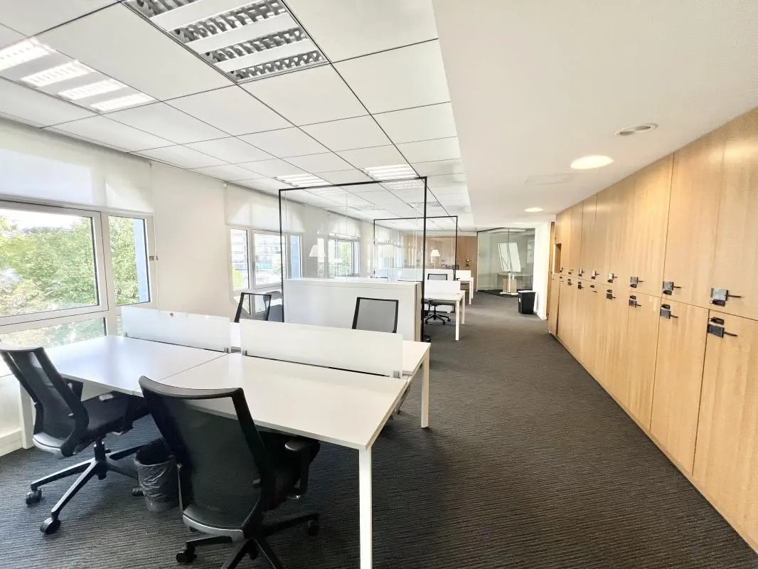 Office in Puteaux for lease Building Photo- Image 1 of 8