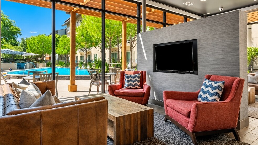 660 Yorktown St, Dallas, TX for sale - Building Photo - Image 3 of 33