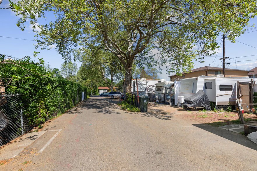 420 Cleveland Ave, Sacramento, CA à vendre - Photo du bâtiment - Image 3 de 4