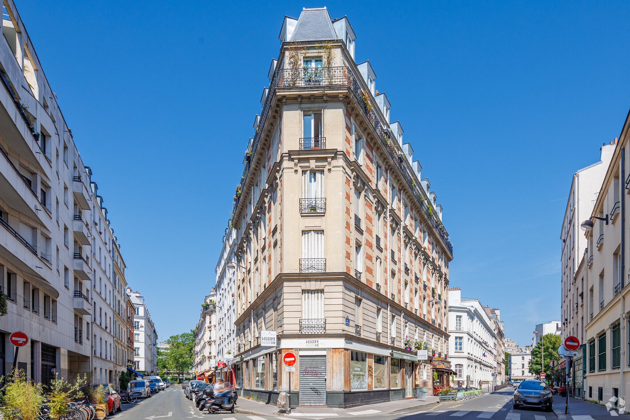 Retail in Paris for lease Building Photo- Image 1 of 6