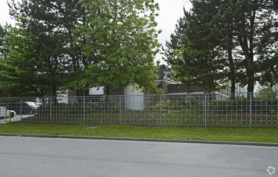 11469 Kingston St, Maple Ridge, BC à louer - Photo du bâtiment - Image 2 de 5