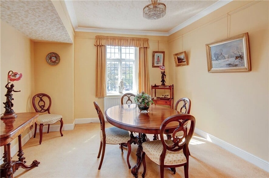 High St, Moreton In Marsh for sale - Interior Photo - Image 2 of 5