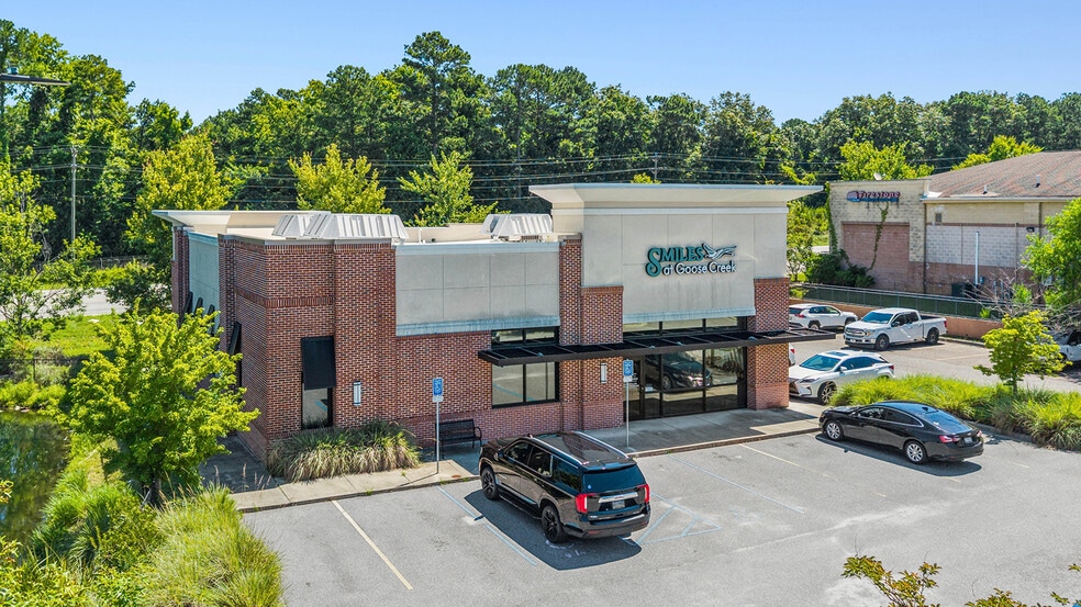 615 Saint James Ave, Goose Creek, SC à vendre - Photo du bâtiment - Image 3 de 3