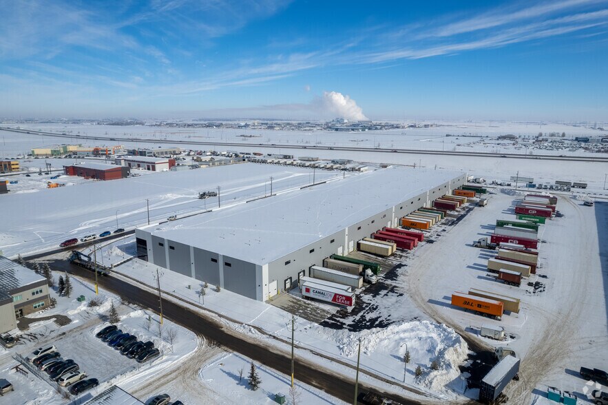 7405 108 Av SE, Calgary, AB à louer - Aérien - Image 3 de 17
