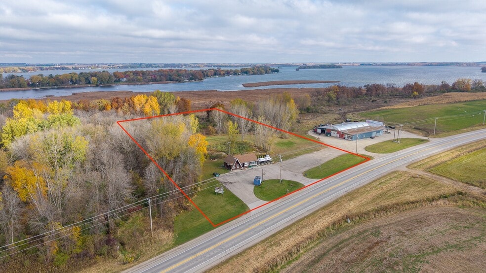 814 W State St, Fox Lake, WI for lease - Building Photo - Image 1 of 14