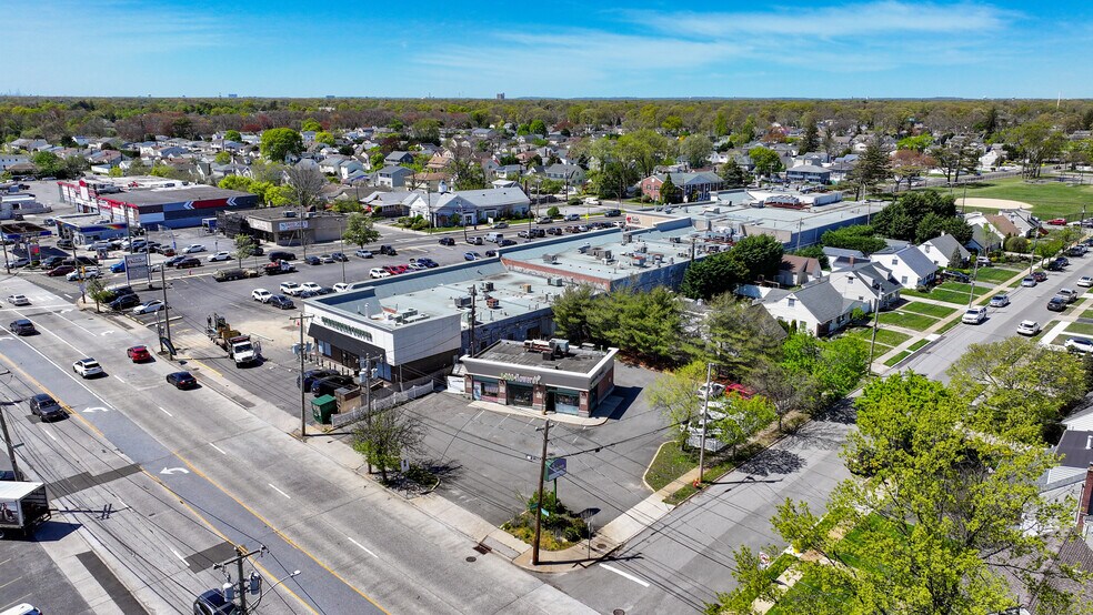 4303 Merrick Rd, Massapequa, NY à louer - Photo du bâtiment - Image 3 de 3