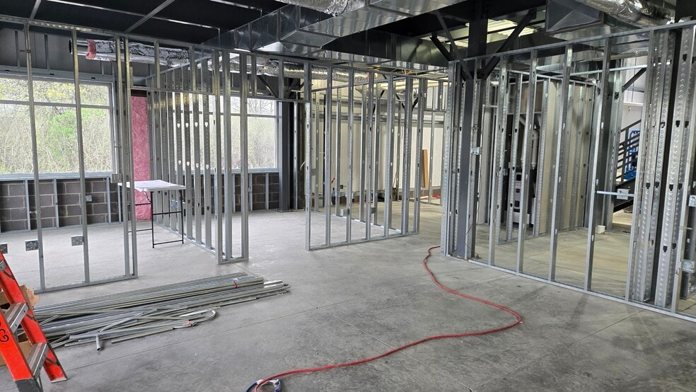 31364 Industrial Pkwy, North Olmsted, OH for lease - Building Photo - Image 3 of 9