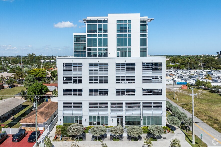 800 SE 4th Ave, Hallandale Beach, FL à louer - Photo du bâtiment - Image 3 de 31