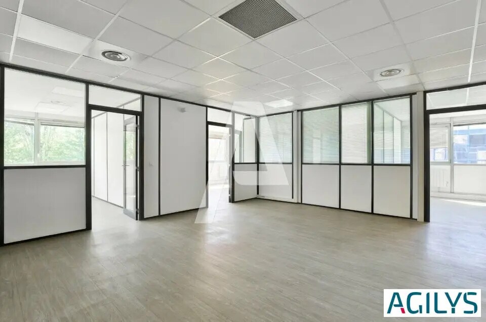 Flex in Villiers-sur-Marne for lease Interior Photo- Image 1 of 9