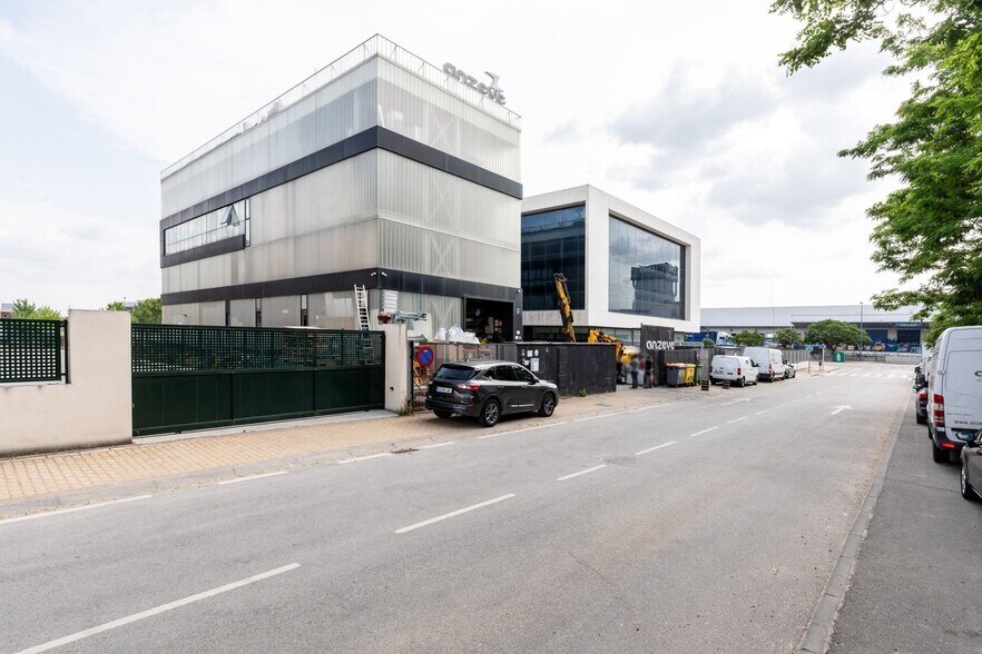 Calle Diego Marín Aguilera, 4, Leganés, Madrid à vendre - Photo du bâtiment - Image 2 de 21