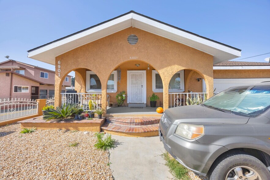 6901 Wilcox Ave, Bell, CA à vendre - Photo du bâtiment - Image 2 de 10