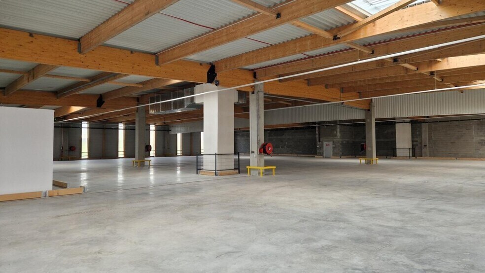 Office in Lyon for lease - Interior Photo - Image 3 of 18