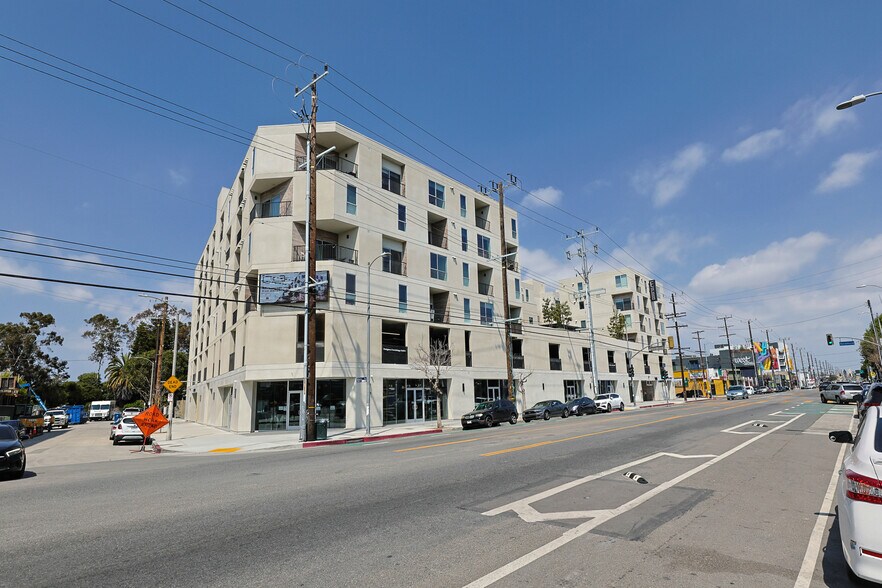 5181 W Adams Blvd, Los Angeles, CA for lease - Building Photo - Image 3 of 25