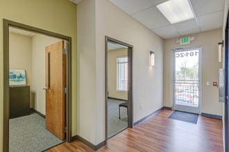101 E Market St, Smithfield, NC for lease Lobby- Image 2 of 7