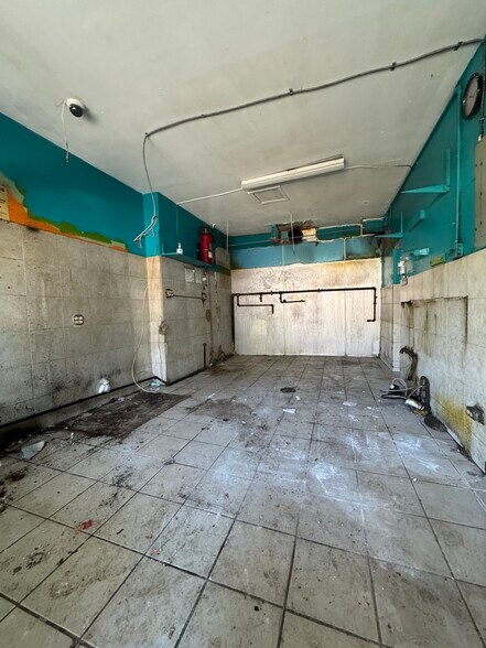 571 E 141st St, Bronx, NY à louer - Photo du bâtiment - Image 3 de 3