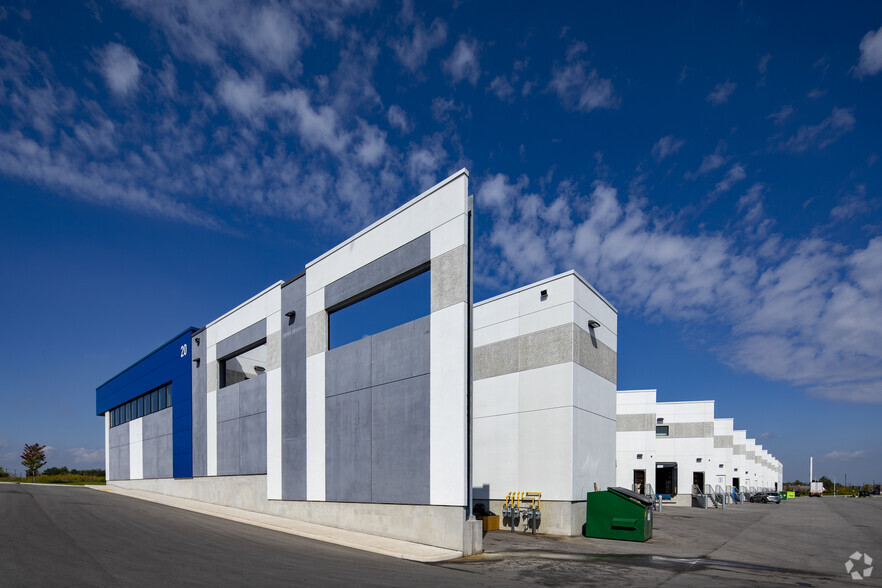 20 Lightbeam Ter, Brampton, ON for lease - Building Photo - Image 2 of 4