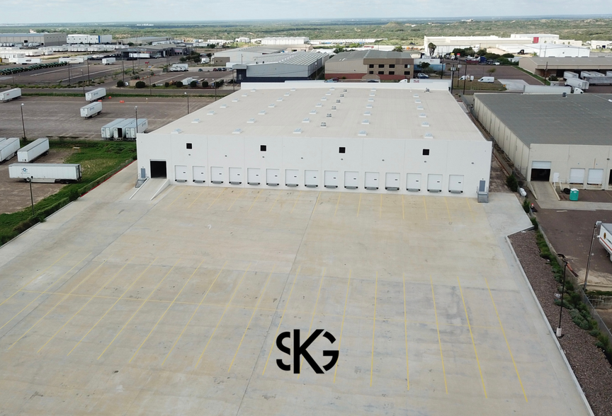 14609 Atlanta Dr, Laredo, TX for lease - Building Photo - Image 2 of 4