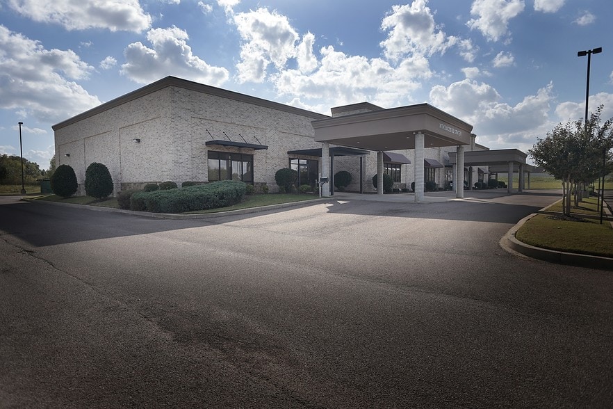 213-221 Sterling Farm Dr, Jackson, TN for lease - Primary Photo - Image 3 of 31