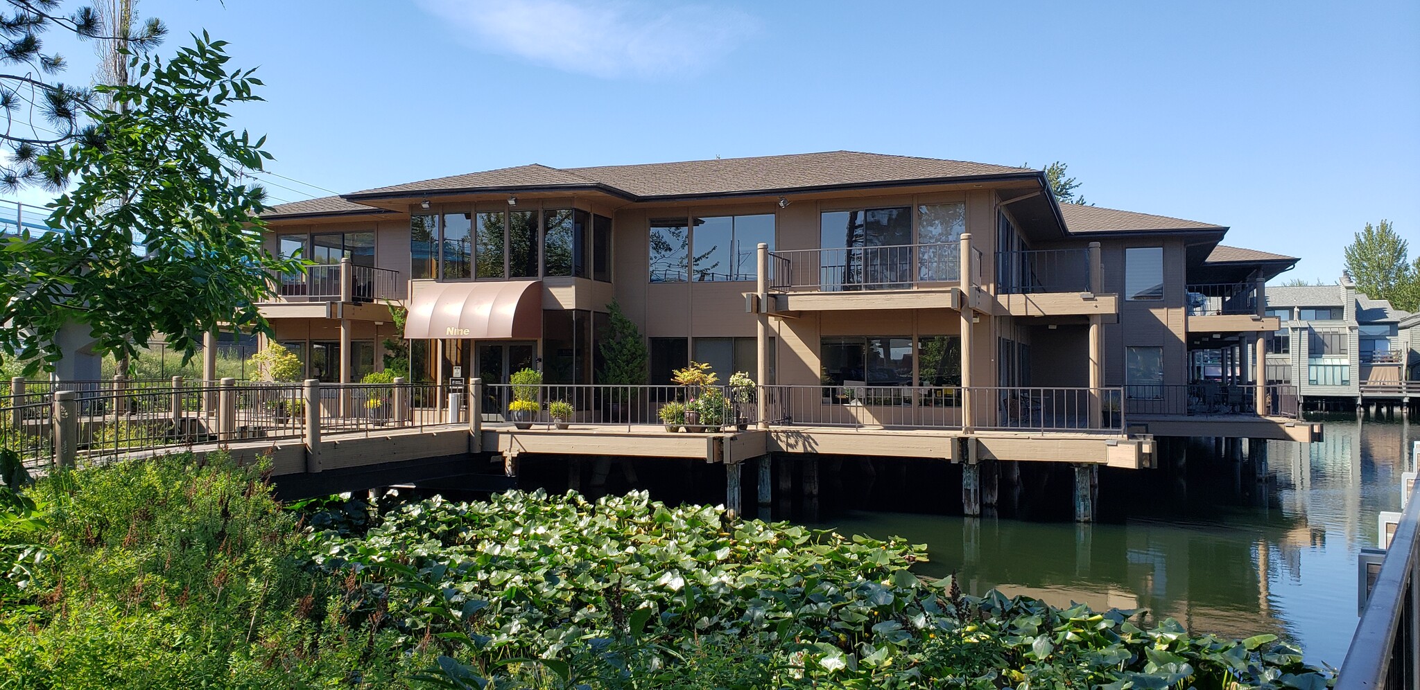 9 Lake Bellevue Dr, Bellevue, WA à louer Photo du bâtiment- Image 1 de 9