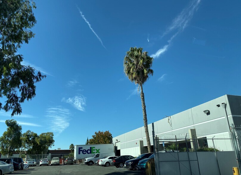 13635 Gramercy Pl, Gardena, CA à louer - Photo du bâtiment - Image 3 de 13