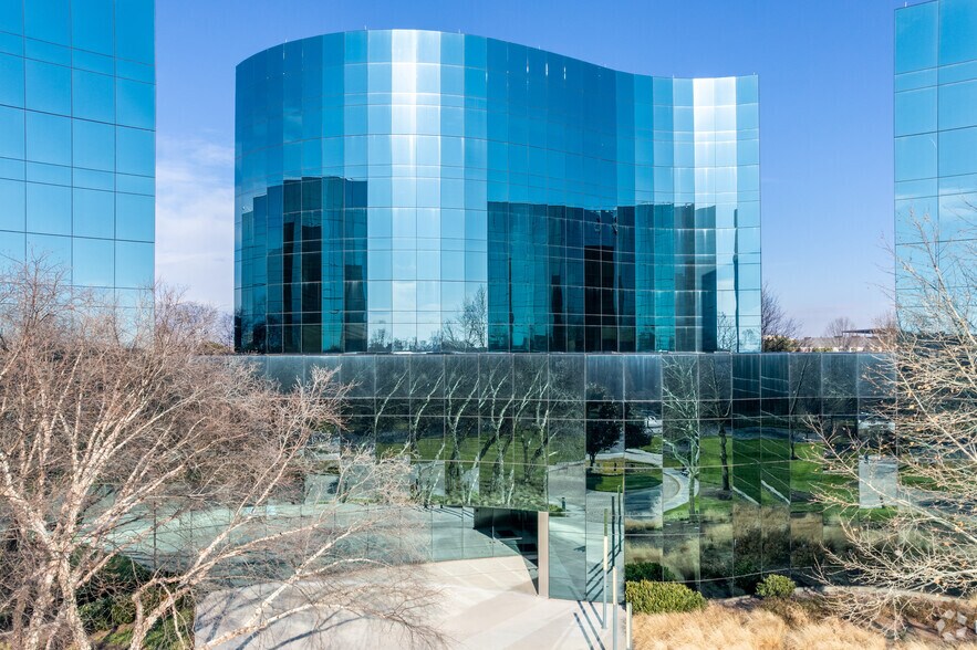 14200 Shady Grove Rd, Rockville, MD à louer - Photo du bâtiment - Image 2 de 11