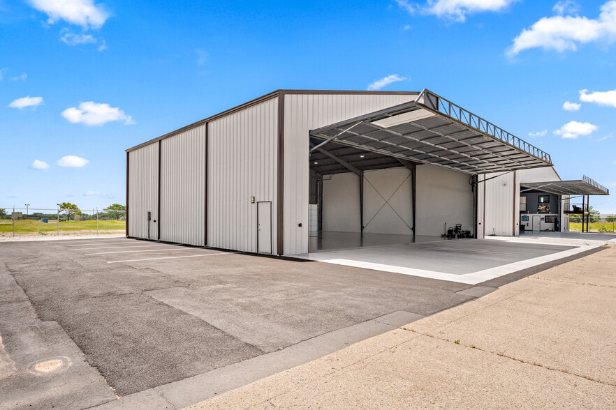 7527 Karl May Dr, Waco, TX for sale - Building Photo - Image 2 of 15
