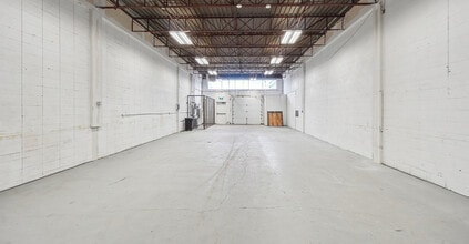 100 Boul Hymus, Pointe-claire, QC for lease Interior Photo- Image 2 of 3