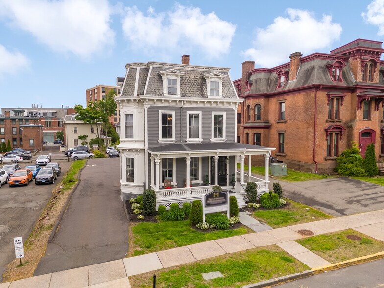 27 Pleasant St, Middletown, CT à vendre - Photo du bâtiment - Image 3 de 39