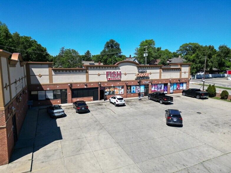 694-704 W Huron St, Pontiac, MI à louer - Photo du bâtiment - Image 2 de 8