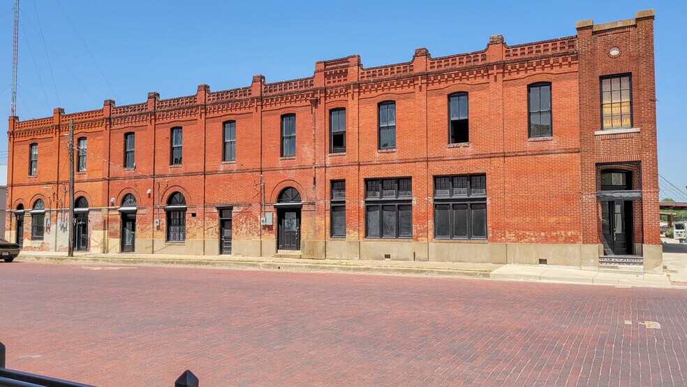 234 E Clark St, Bartlett, TX for sale - Building Photo - Image 2 of 12