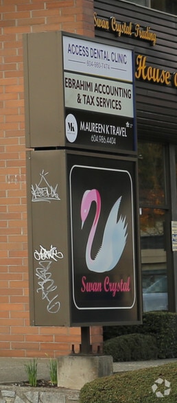 1478-1480 Marine Dr, North Vancouver District, BC à louer - Photo du bâtiment - Image 2 de 4