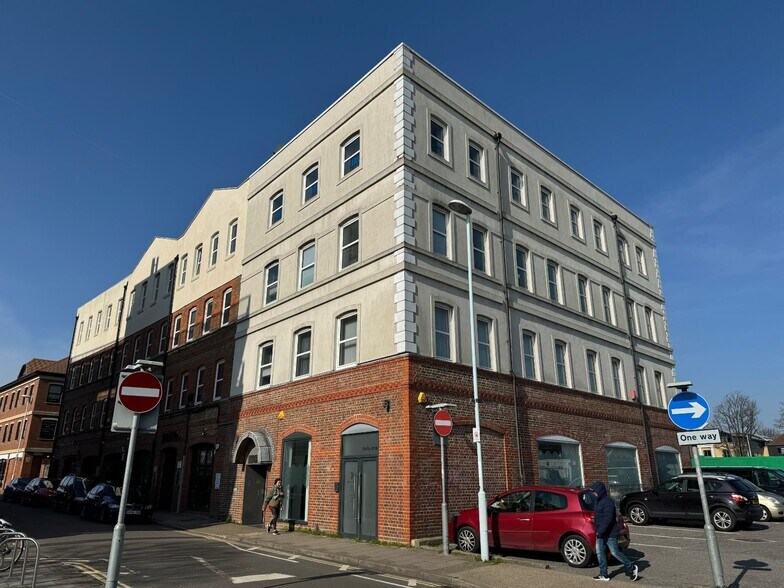 31-41 Chatsworth Rd, Worthing à louer - Photo du bâtiment - Image 3 de 4