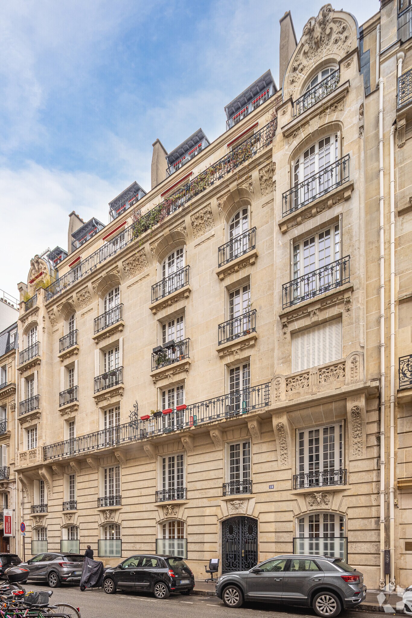 24 Rue Chaptal, Paris à louer Photo du bâtiment- Image 1 de 17