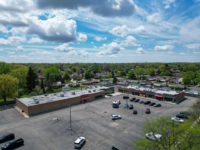 22525-22795 Wick Rd, Taylor, MI for lease - Building Photo - Image 1 of 3