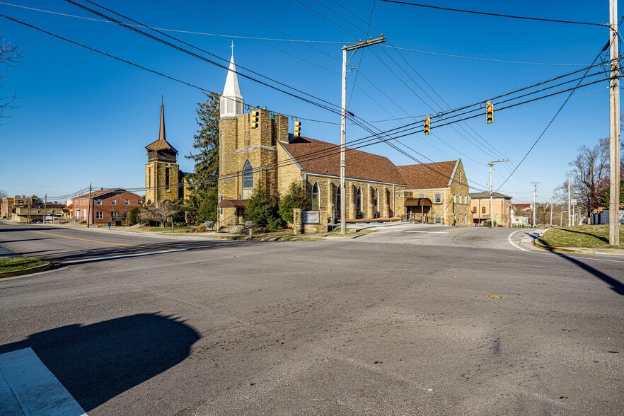 111 E First St, Crossville, TN à vendre - Photo principale - Image 1 de 1