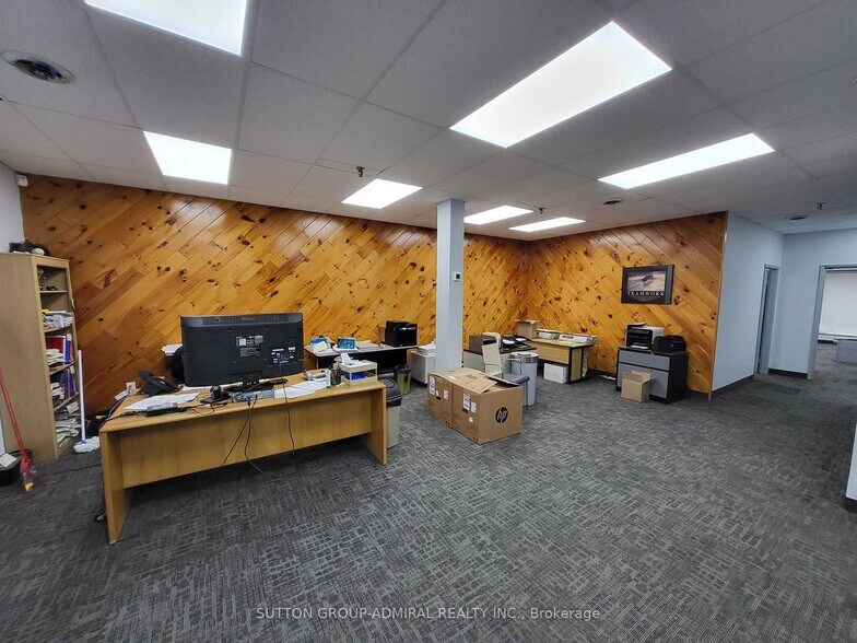 205-215 Dolomite Dr, Toronto, ON à vendre - Photo du bâtiment - Image 3 de 36