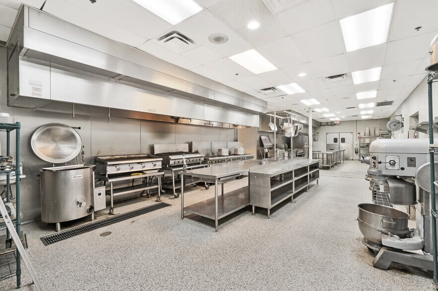 4351 NE 12th Ter, Oakland Park, FL à vendre - Photo intérieure - Image 2 de 52