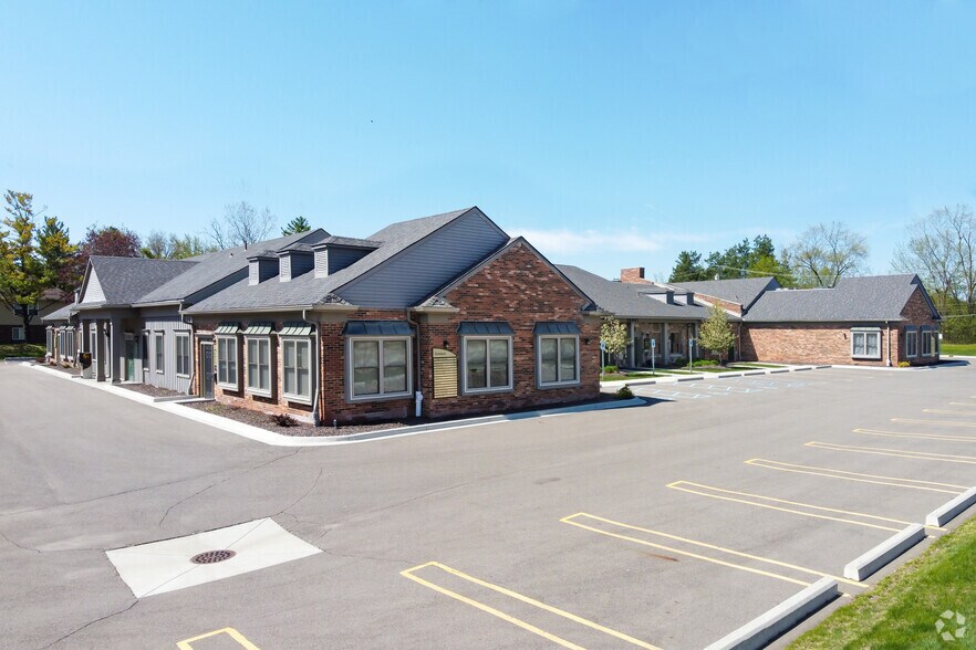 34441 W 8 Mile Rd, Livonia, MI à louer - Photo du bâtiment - Image 2 de 9