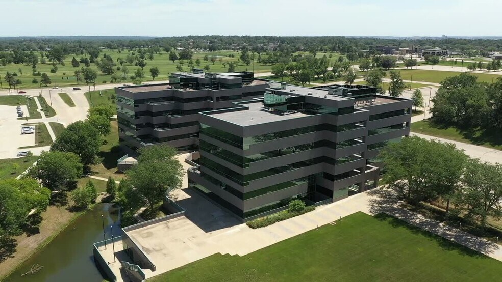 4515 N River Blvd, Cedar Rapids, IA à louer - Vidéo sur l’inscription commerciale - Image 2 de 50